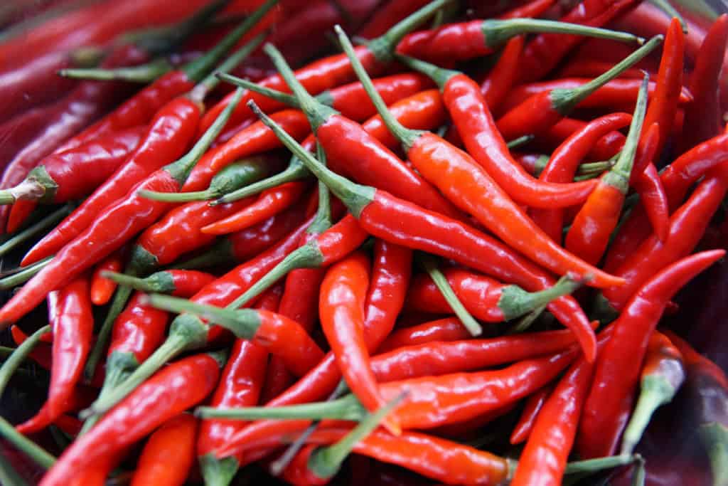 Unsplash_ChiliPowderShelfLife-peppers