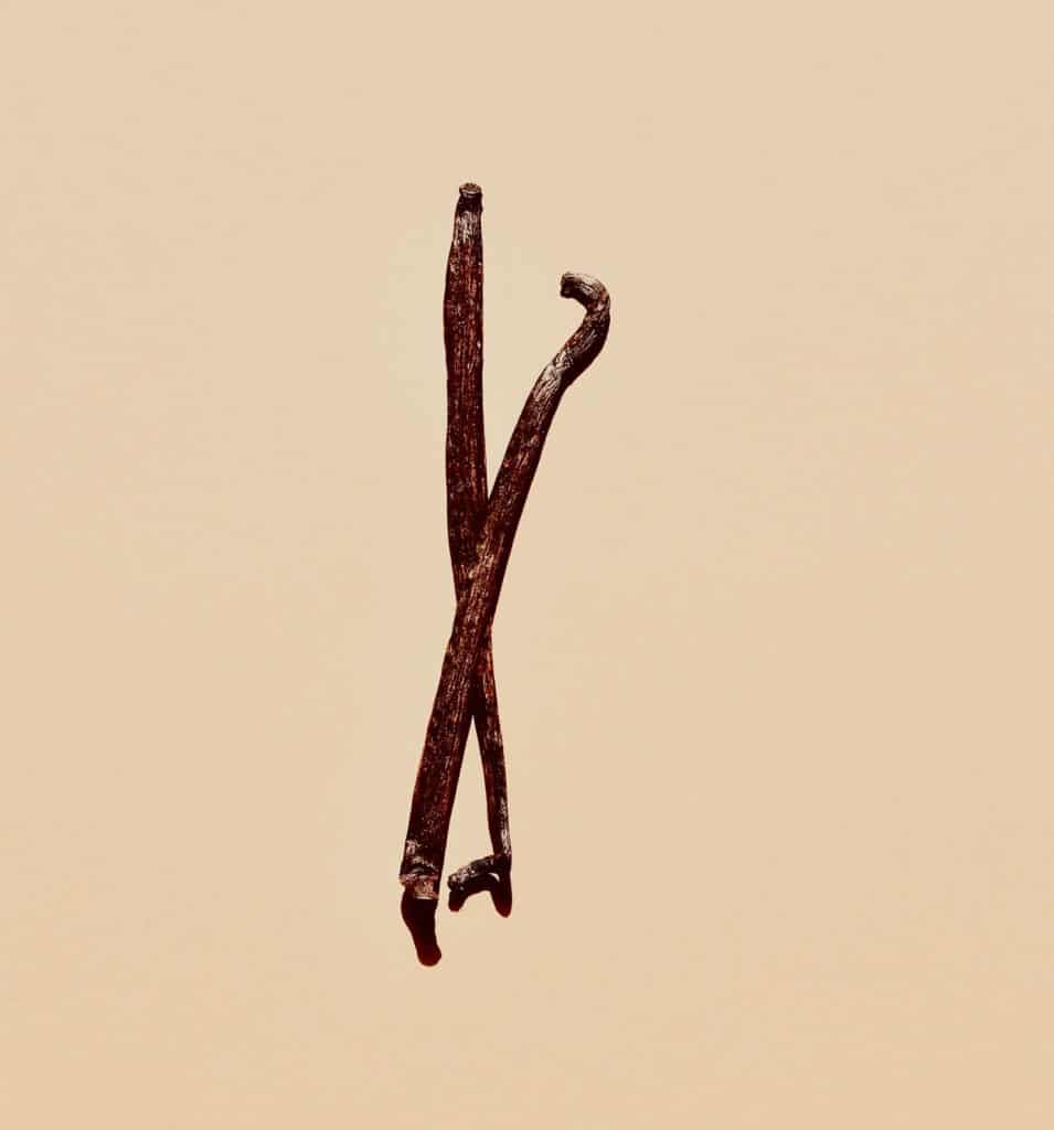 13 Other Uses For Vanilla Extract: Creative Ways to Use Vanilla at Home 3 Unsplash_OtherUsesForVanillaExtract_VanillaPod