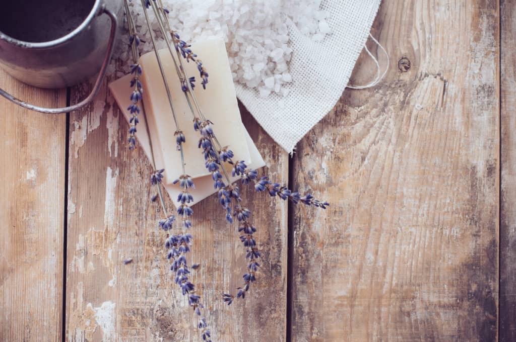 DepositPhotos_HotProcessSoapVsColdProcess-rusticsoap-lavender