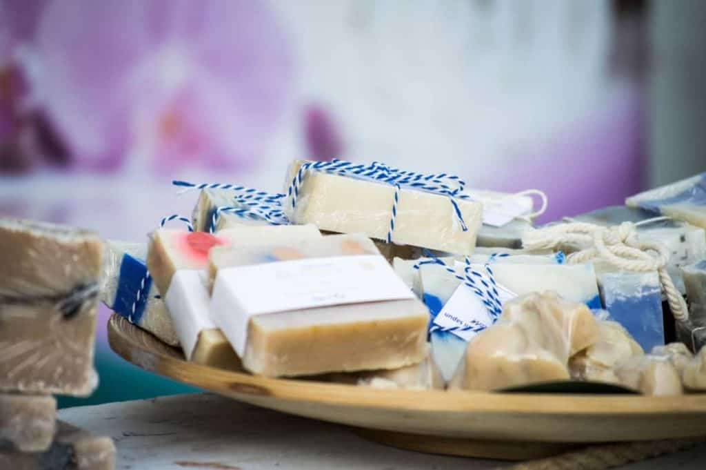 Unsplash_HowToStoreBarSoapLongTerm-wrappedsoaps