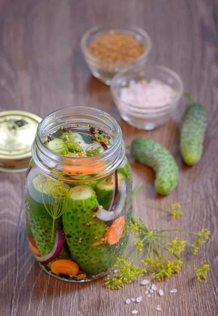 YayImages_WhatIsThePicklingProcess_pickled-cucumbers-homemade-preserved