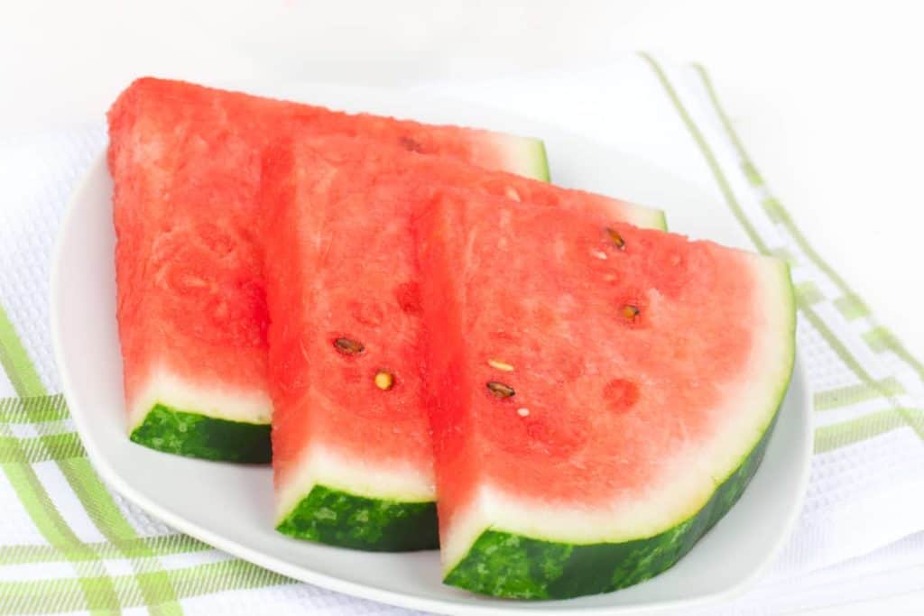 YayImages_CanYouCompostWatermelonRind_slice-of-water-melon