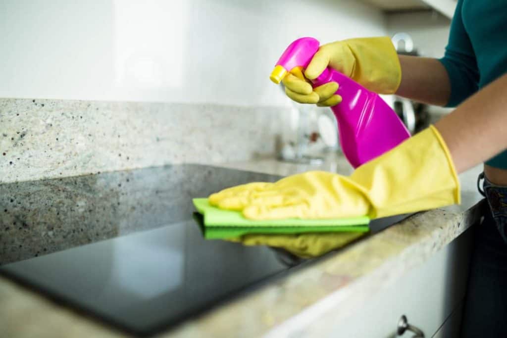 How To Use a Swedish Dishcloth 16 Ways: An Eco-Friendly Alternative to a Sponge 3 YayImages_HowToUseASwedishDishcloth-cleaning