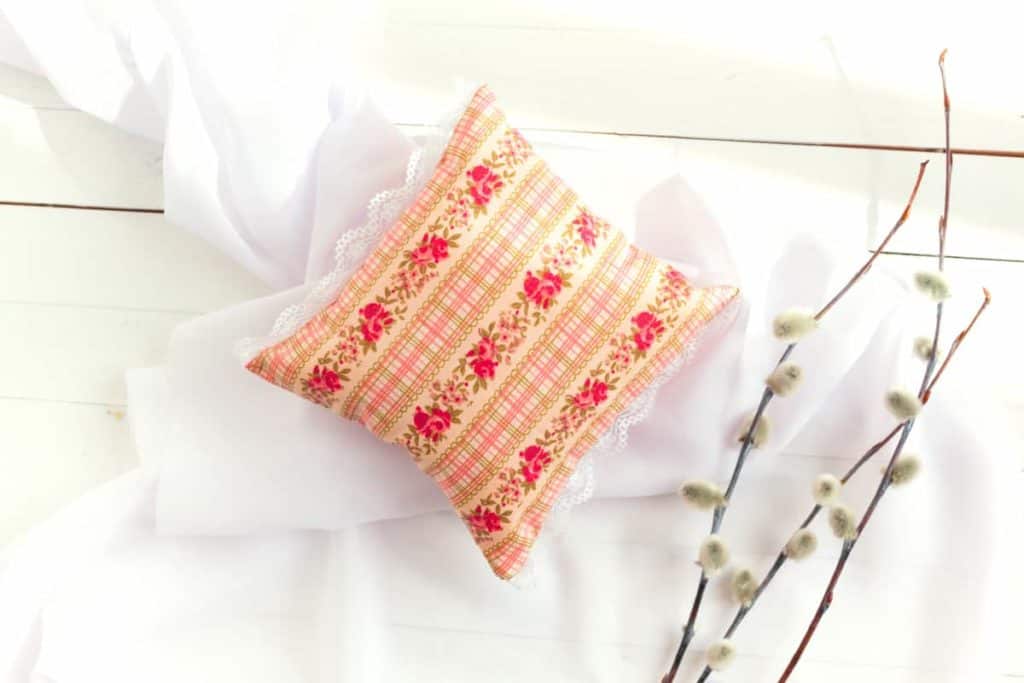 Depositphotos_DreamPillowHerbs_pillow