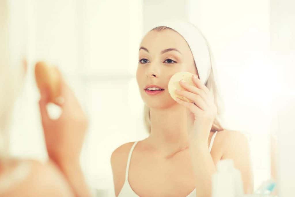 benefits of exfoliating, young woman exfoliating